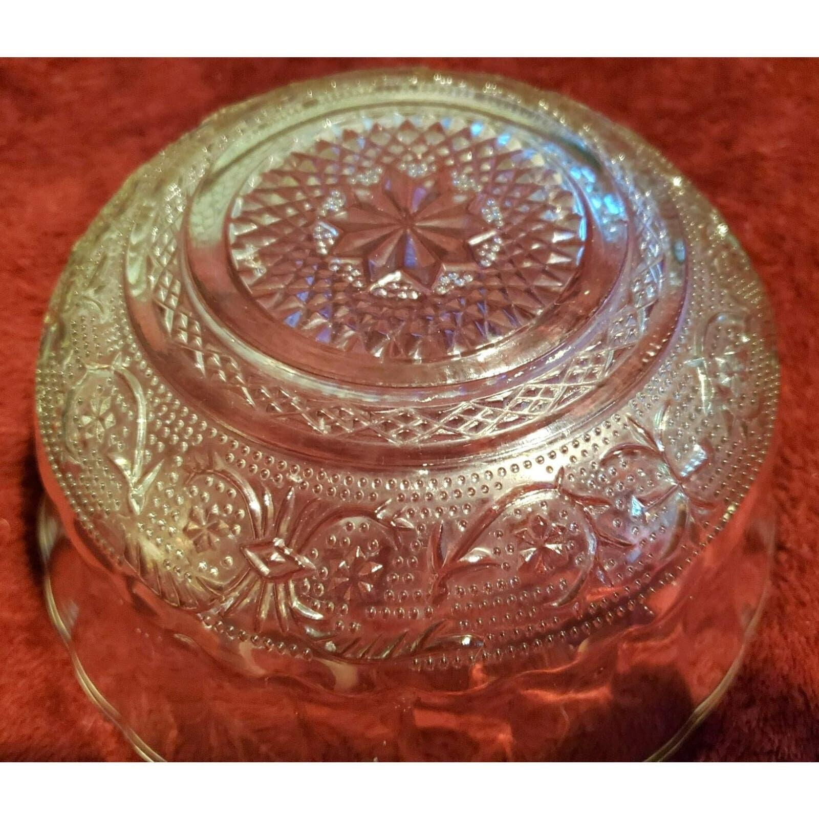 Vintage 1970s KIG Indonesia Trellis Sandwich Glass Bowl Fleur De Lis 8 Inch - Image 3
