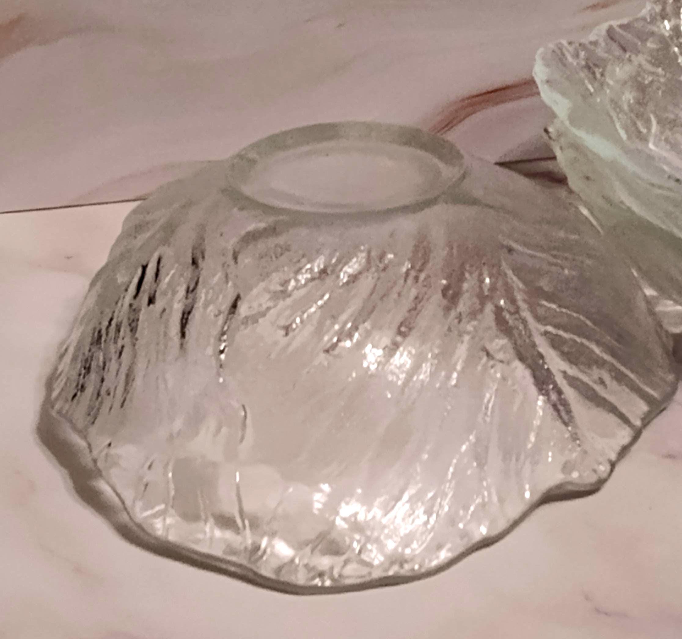 Vintage Green Cabbage Leaf Style Salad Bowls Set of 3 Heavy Pressed Glass - Image 5