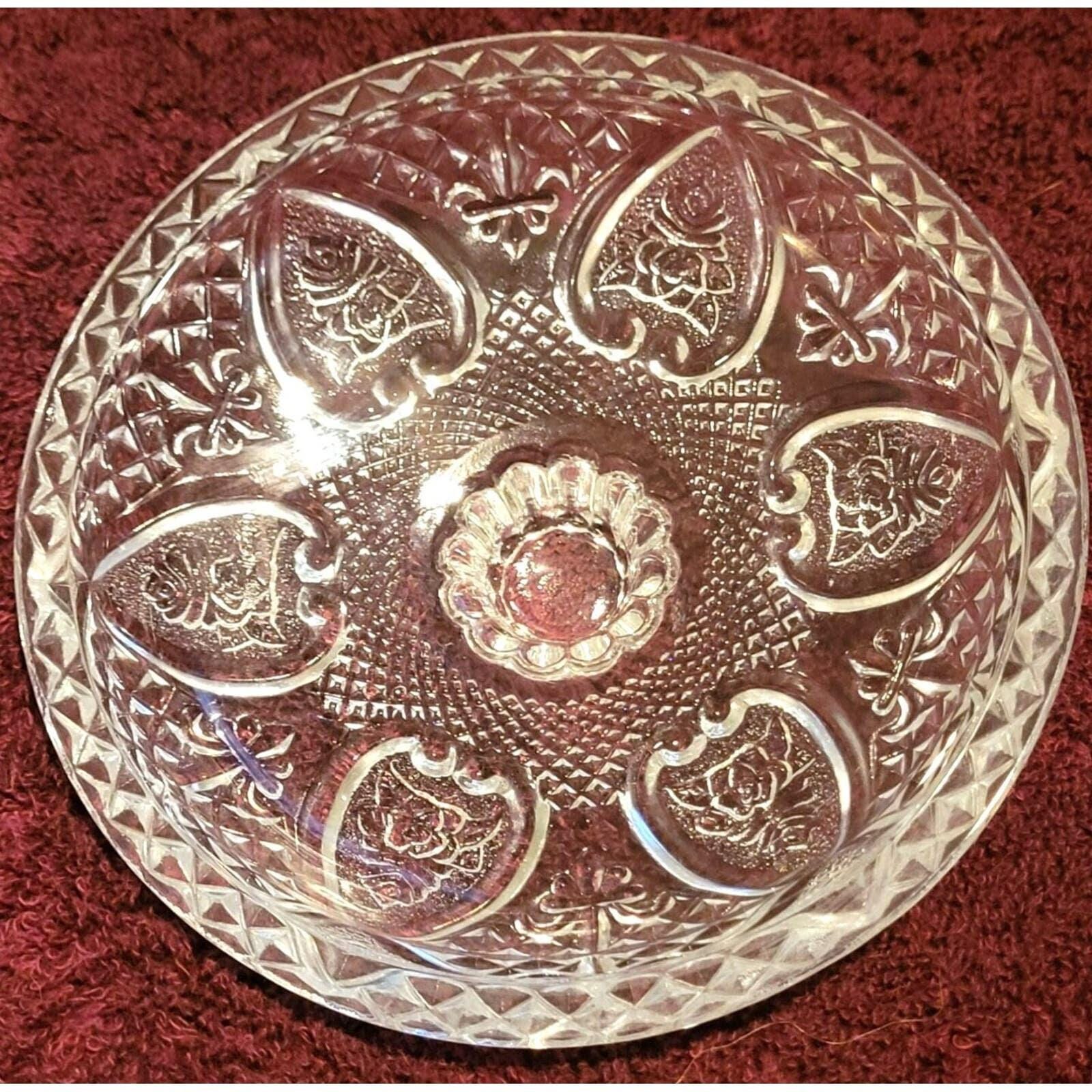 Vintage Pasari Indonesia Press Glass Hearts and Flowers Bowl with Lid 1950s - Image 5
